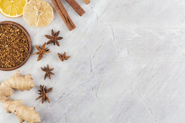 frame-with-citrus-slices-marble-background